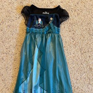 Disney Anna frozen night gown 5t